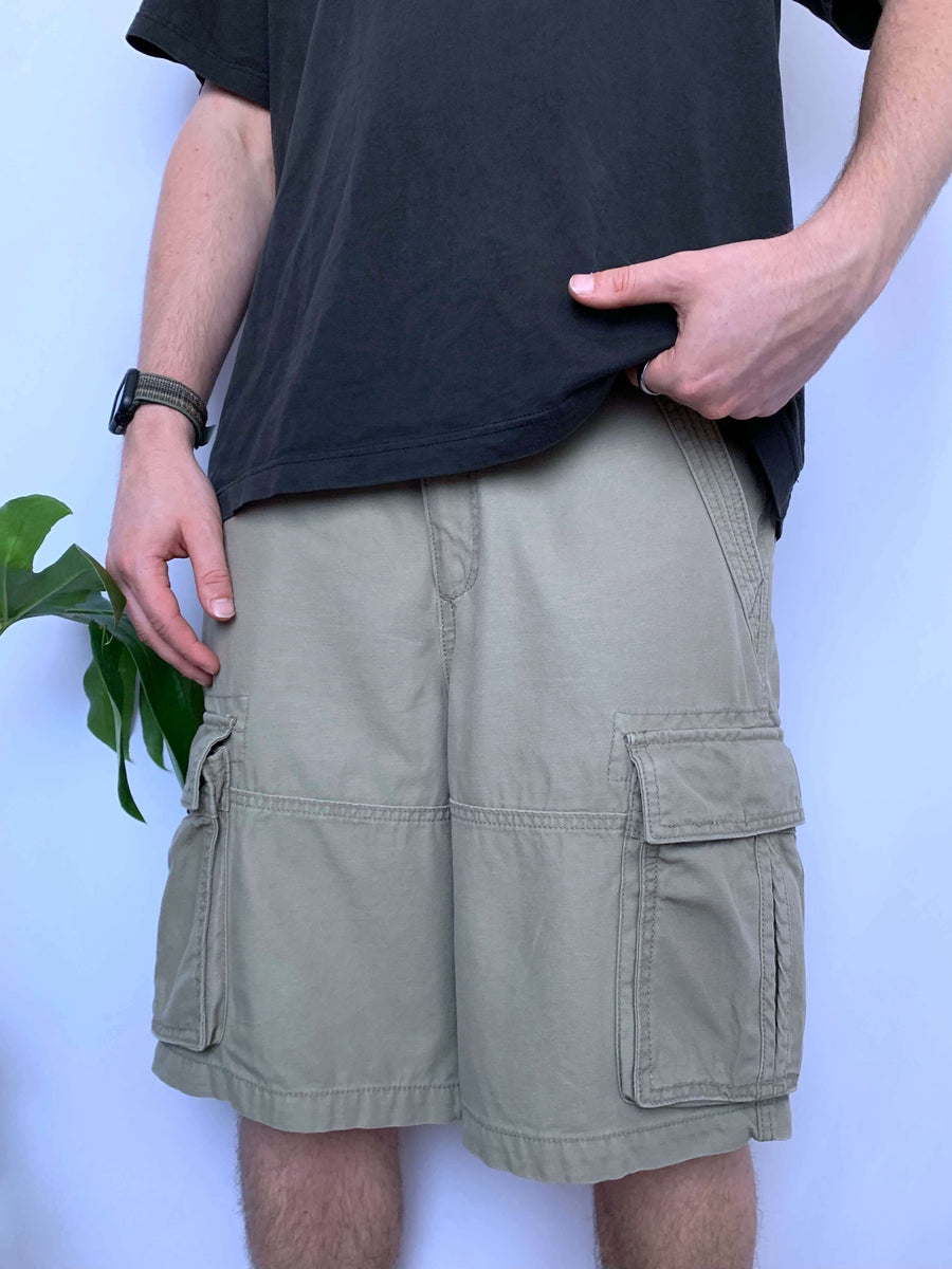 OLD NAVY DOUBLE-KNEE CARGO SHORTS - W33