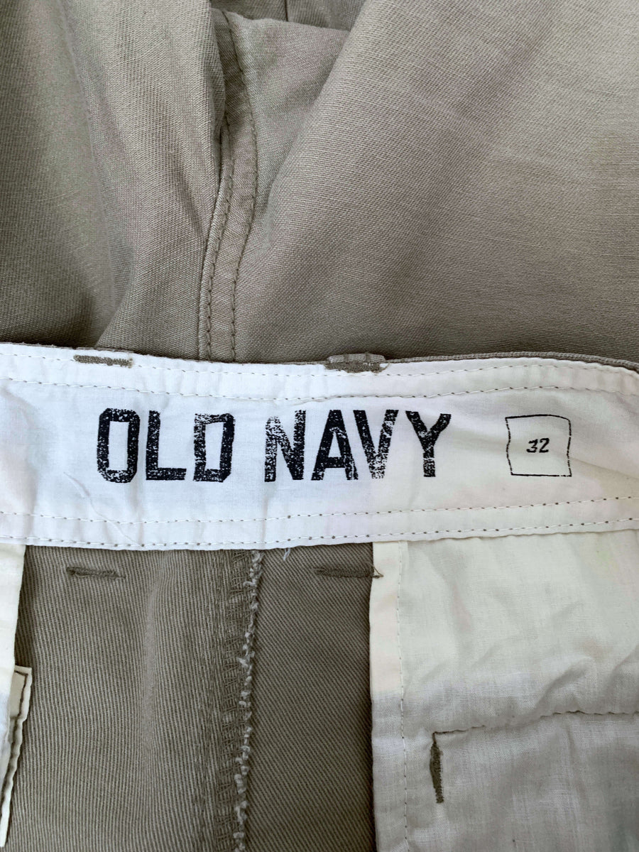 OLD NAVY DOUBLE-KNEE CARGO SHORTS - W33