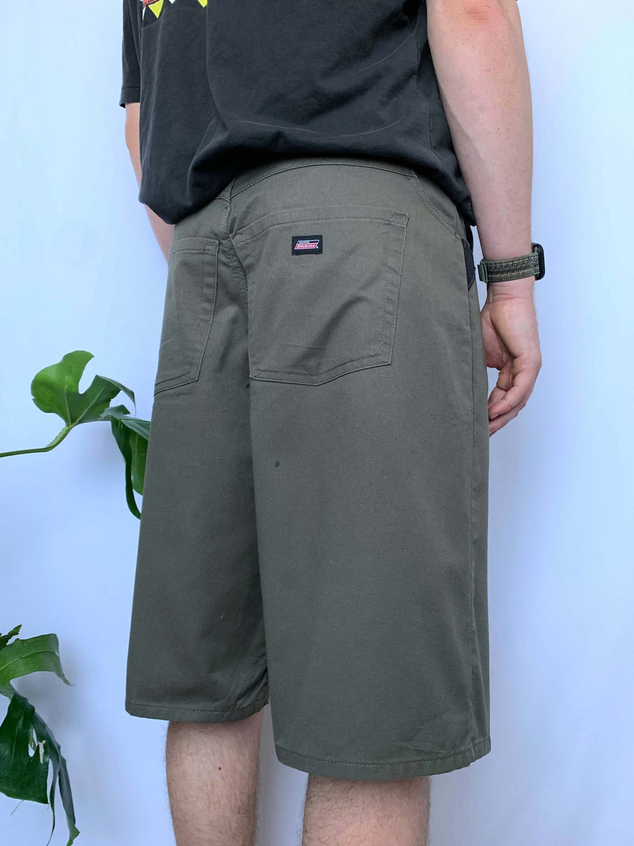 ARMY GREEN DICKIES WALKSHORTS - W31