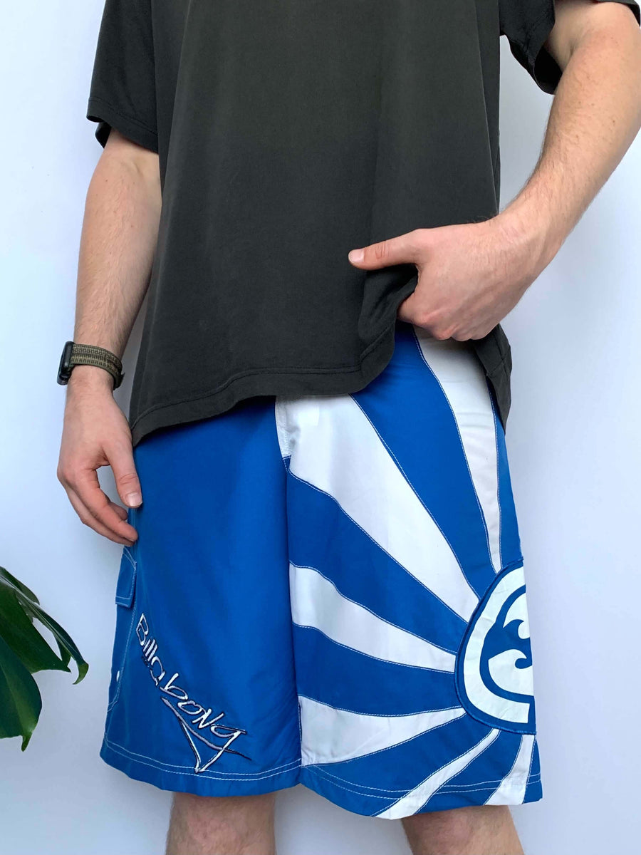 NON-AUTHENTIC Y2K BILLABONG RISING SUN BOARDIES - W31/32