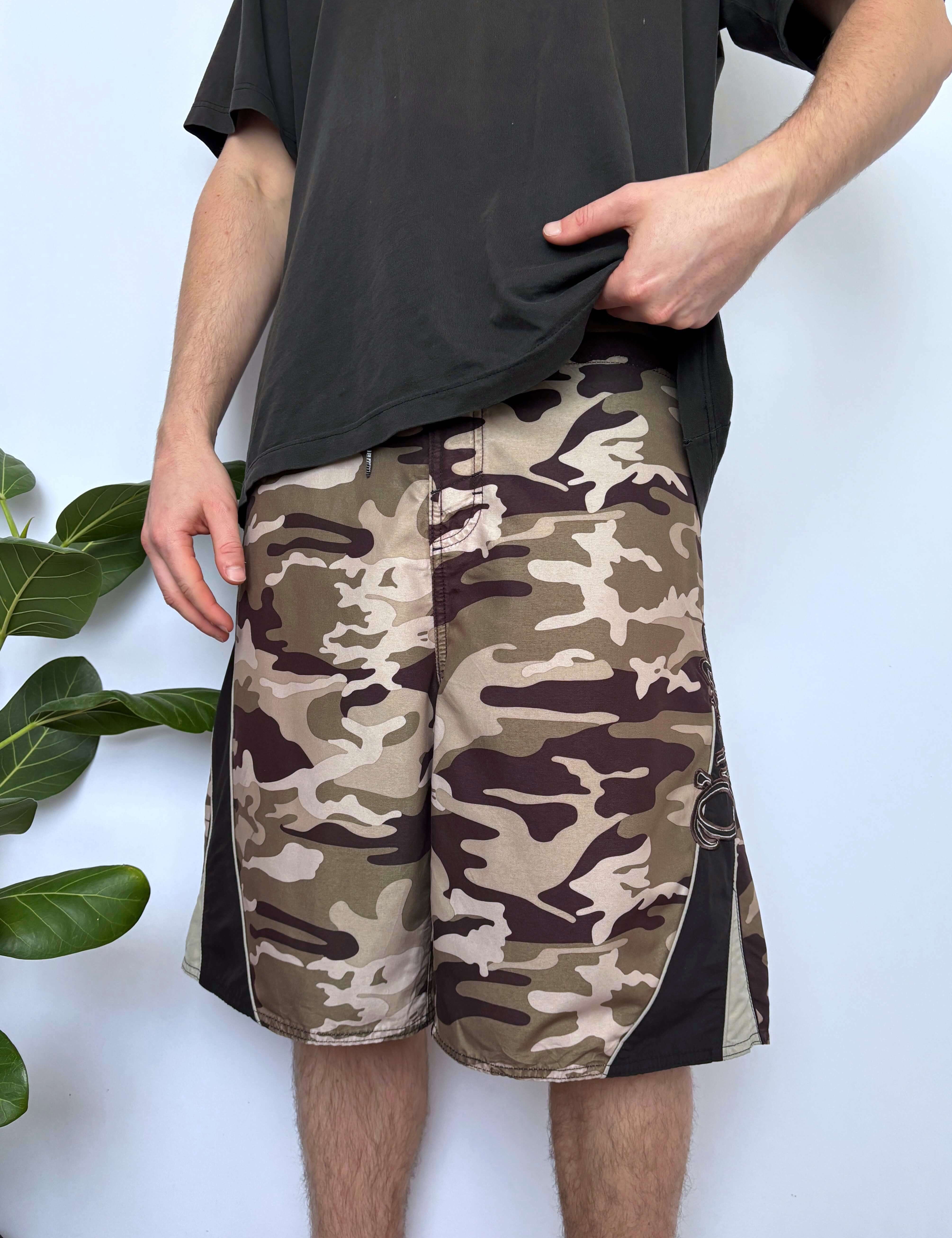 Y2K O'NEILL EMBROIDERED BOARDIES - 34/35"