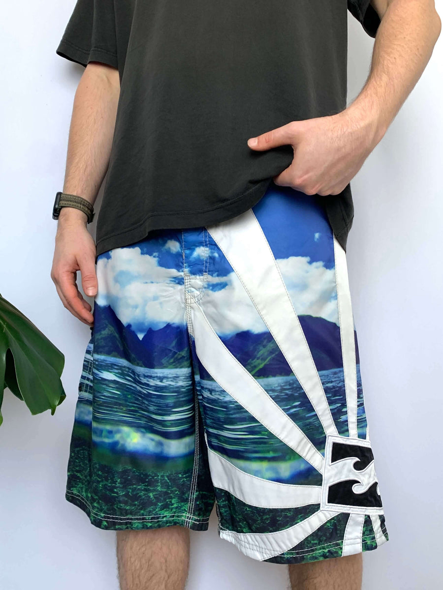 Y2K BILLABONG ANDY IRONS RISING SUN BOARDIES - W37