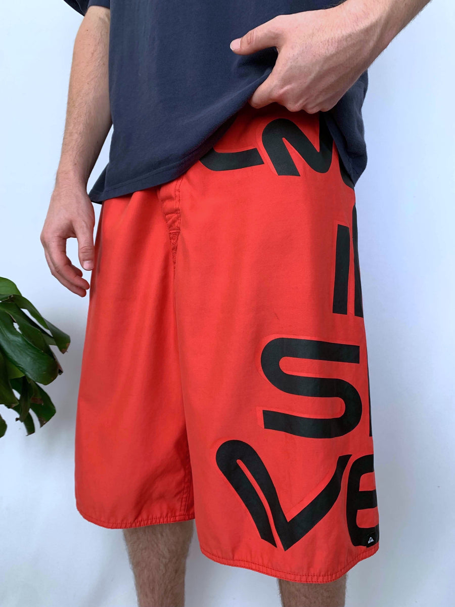 Y2K QUIKSILVER HUGE SPELLOUT BOARDIES - W36