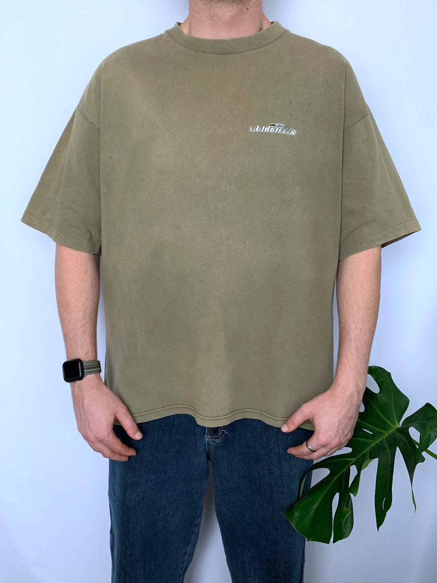 KHAKI 90S QUIKSILVER SPELLOUT GRAPHIC TEE - XL