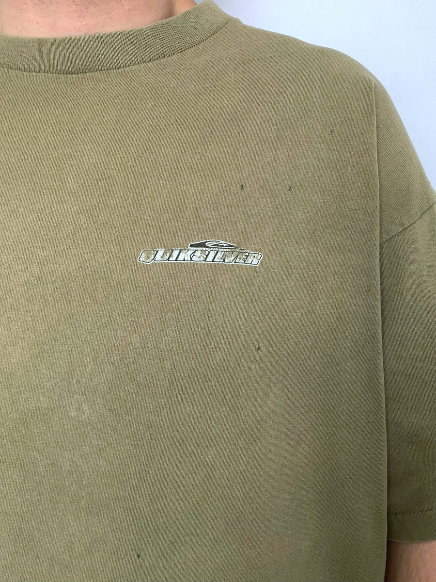 KHAKI 90S QUIKSILVER SPELLOUT GRAPHIC TEE - XL