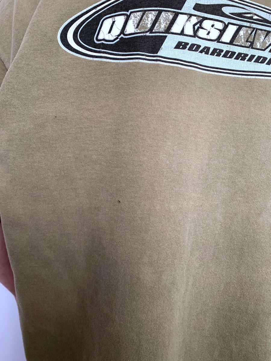 KHAKI 90S QUIKSILVER SPELLOUT GRAPHIC TEE - XL