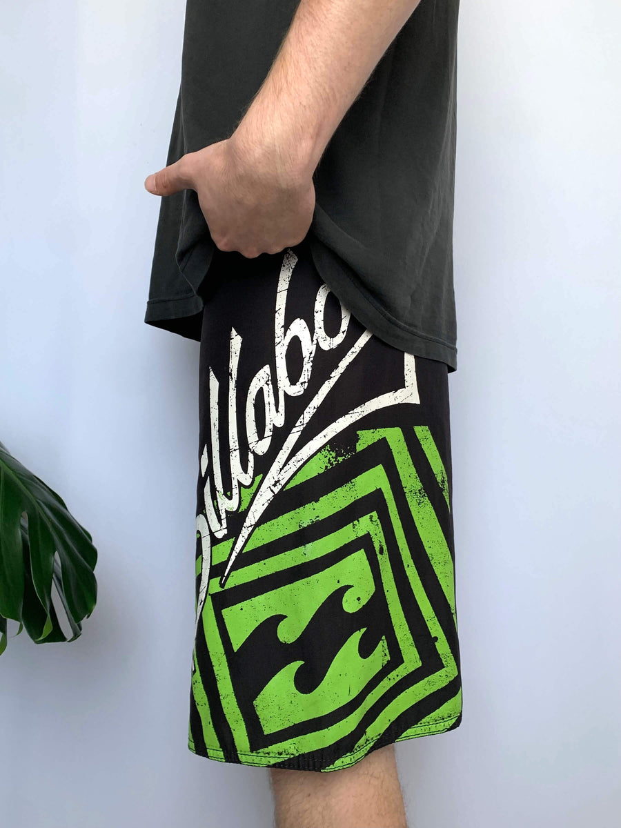 Y2K BILLABONG BIG SPELLOUT/LOGO BOARDIES - W32