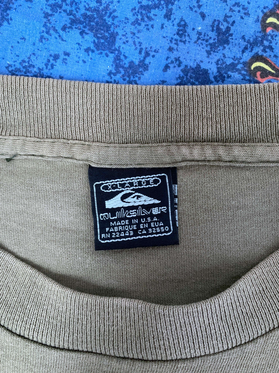 KHAKI 90S QUIKSILVER SPELLOUT GRAPHIC TEE - XL