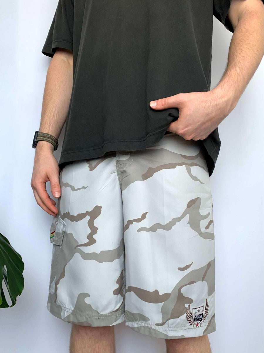 DEADSTOCK Y2K BILLABONG CAMO BOARDIES - W30/31
