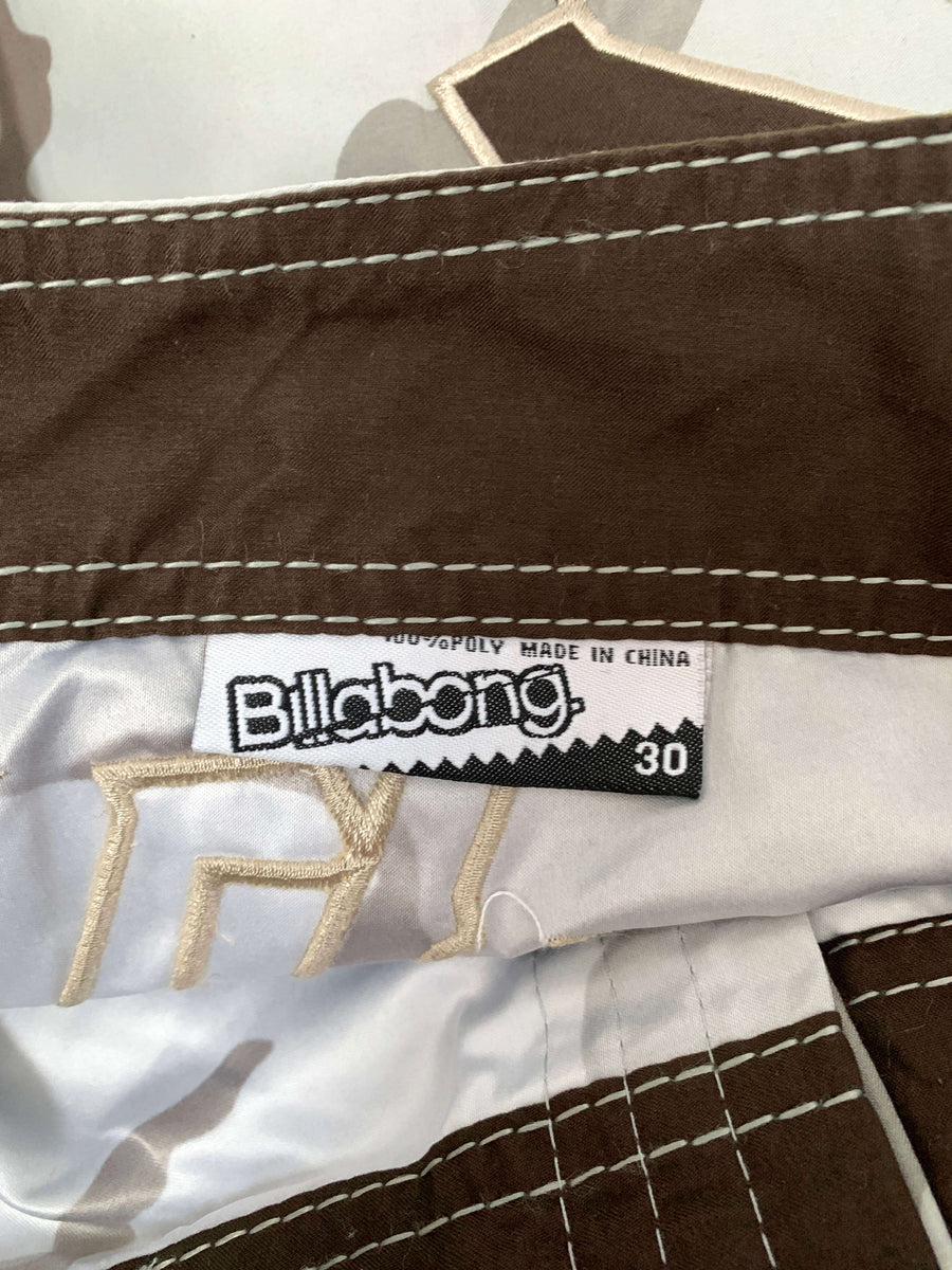 DEADSTOCK Y2K BILLABONG CAMO BOARDIES - W30/31