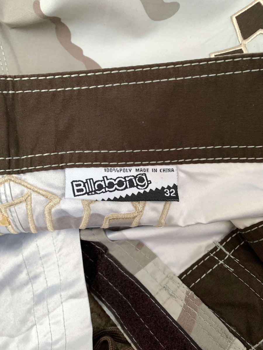 DEADSTOCK Y2K BILLABONG CAMO BOARDIES - W32/33