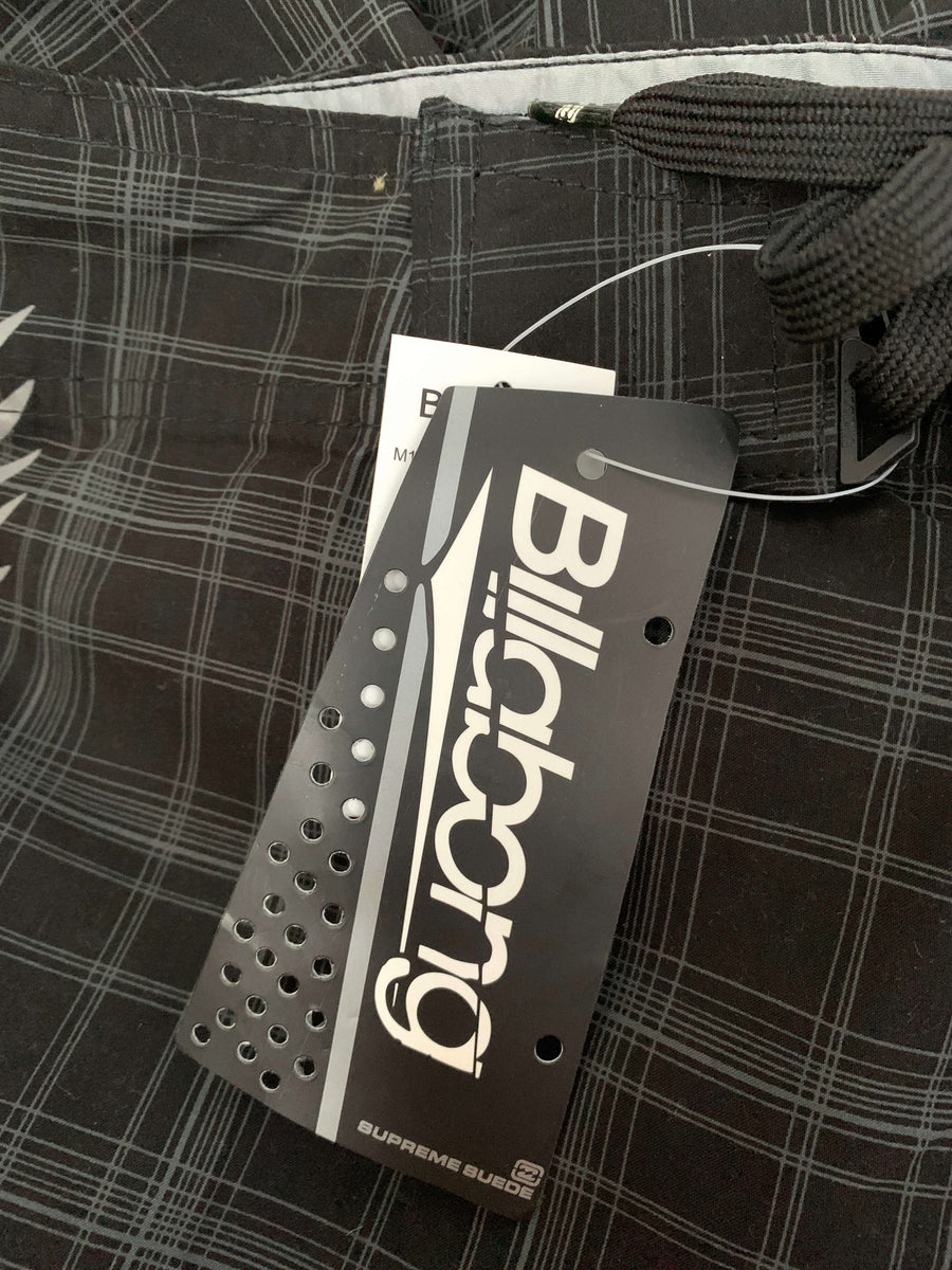 DEADSTOCK Y2K BILLABONG LOGO BOARDIES - W33