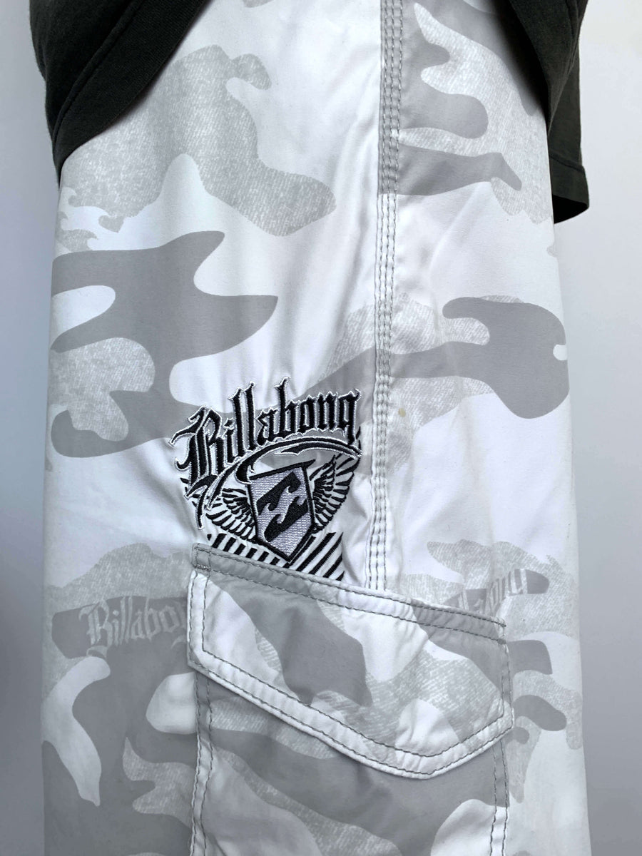 CAMO Y2K BILLABONG SPELLOUT BOARDIES - W36/37
