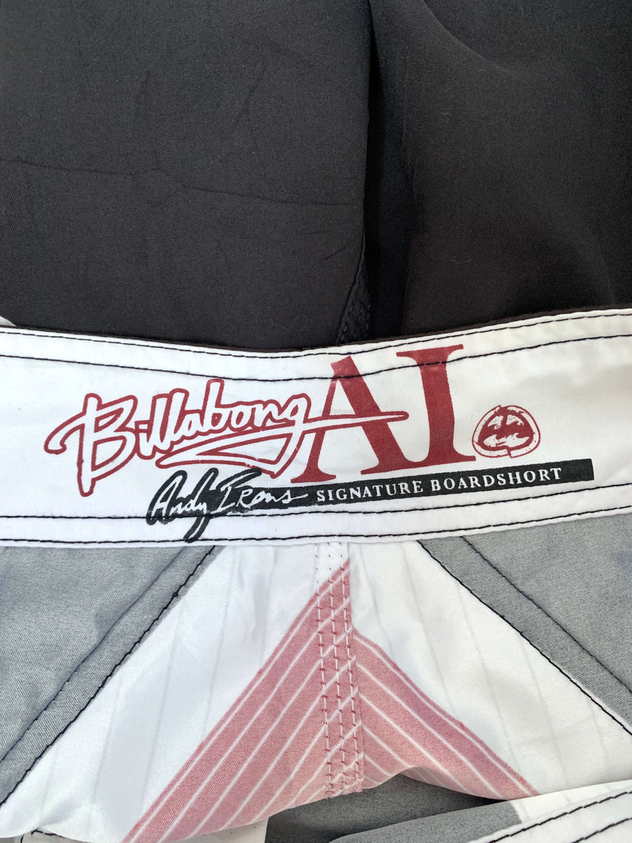 Y2K BILLABONG ANDY IRONS SAMURAI BOARDIES - W32