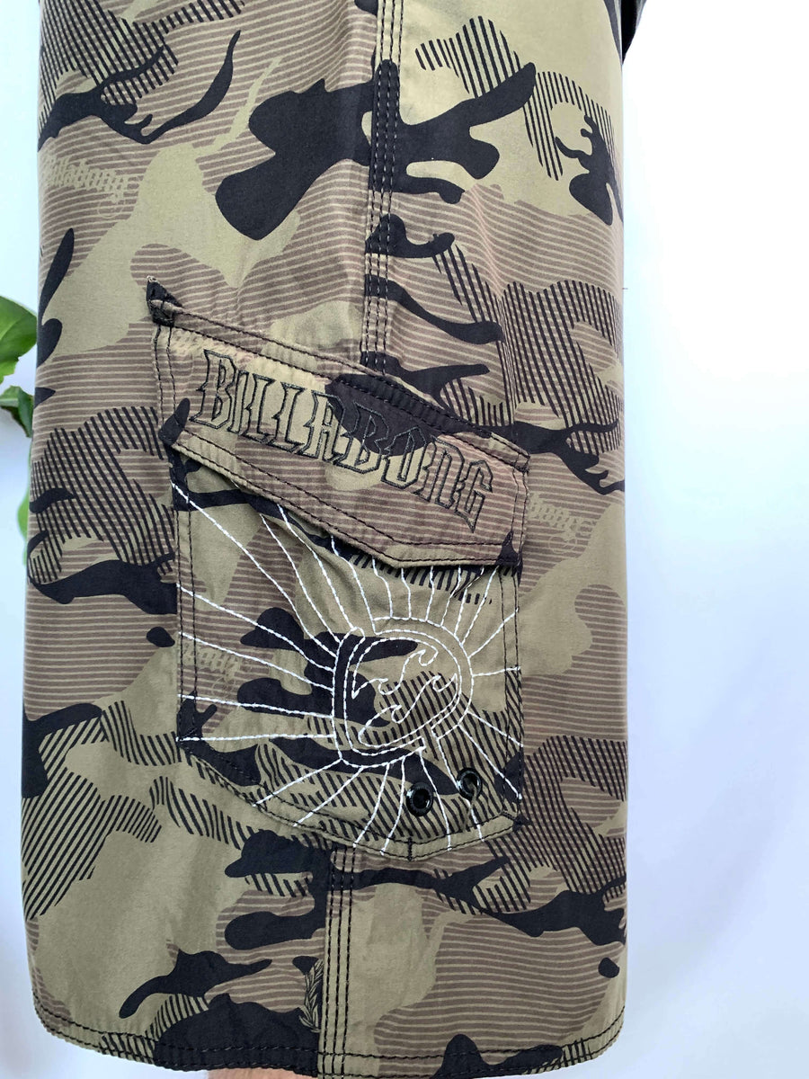 Y2K BILLABONG ANDY IRONS CAMO RISING SUN BOARDIES - W34