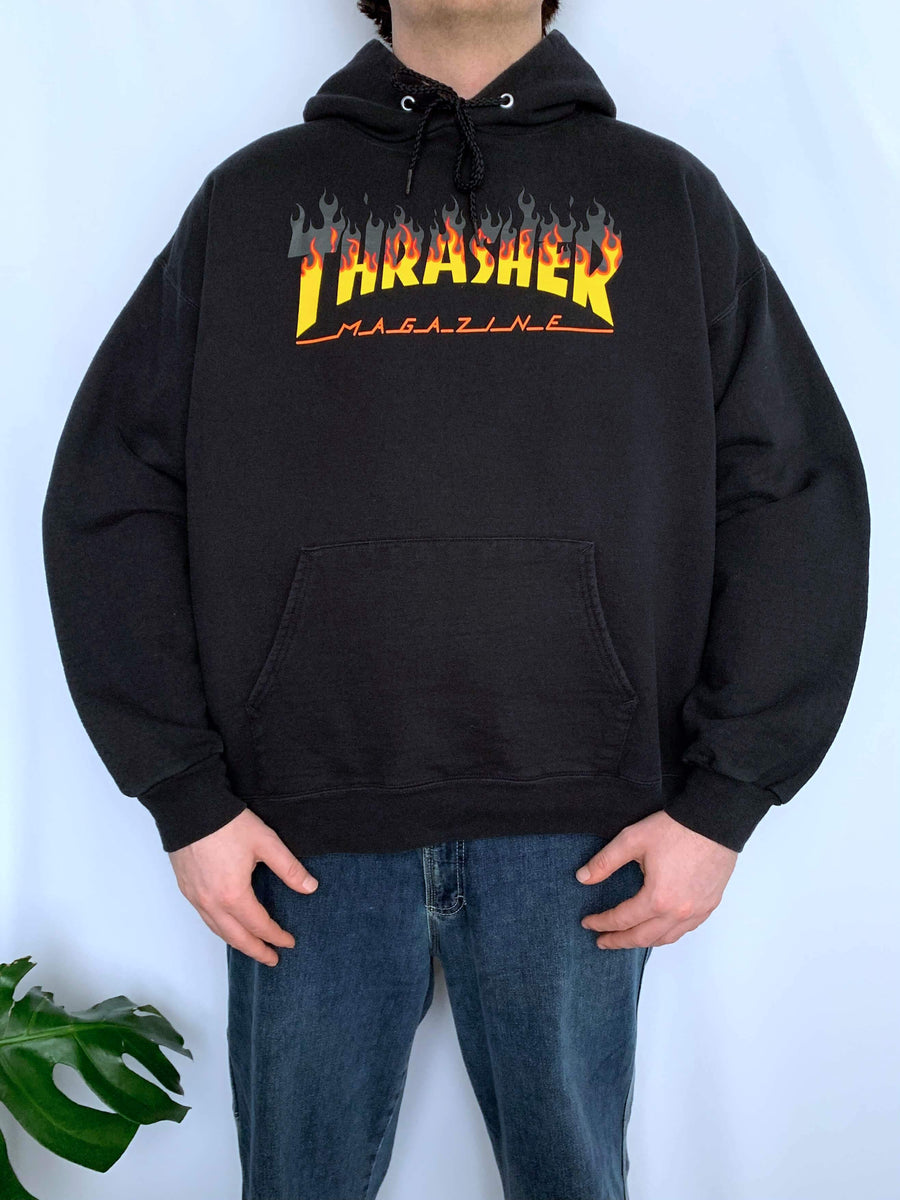 THRASHER FLAMING SPELLOUT HOODIE - L
