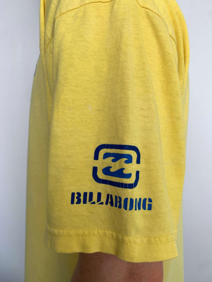 PALE YELLOW VINTAGE BILLABONG SPELLOUT TEE - L/XL